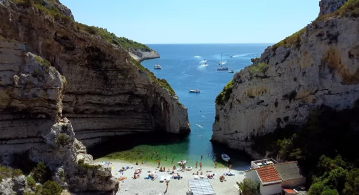 Stiniva Beach - Yacht For Charter Croatia